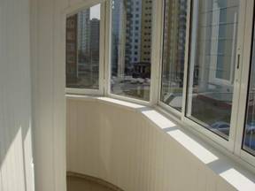 Остекление балкона от бетонной плиты